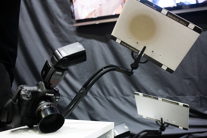 photokina-22-california-sunbounce-flash-bracket California Sunbounce Flash Bracket